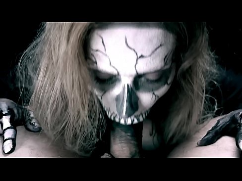 ❤️ Demon djevojka siše kurac svojim crnim ustima i guta spermu. Porno vk kod nas ❤
